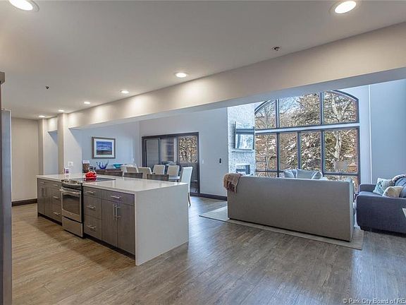 2nd image of 1153 Stonebridge Cir #1153