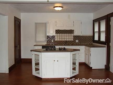 Kitchen
						:
						Island Kitchen,Oven,Cook Top Range.