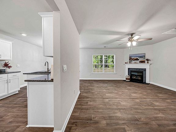 5th image of 184 Rushton Dr