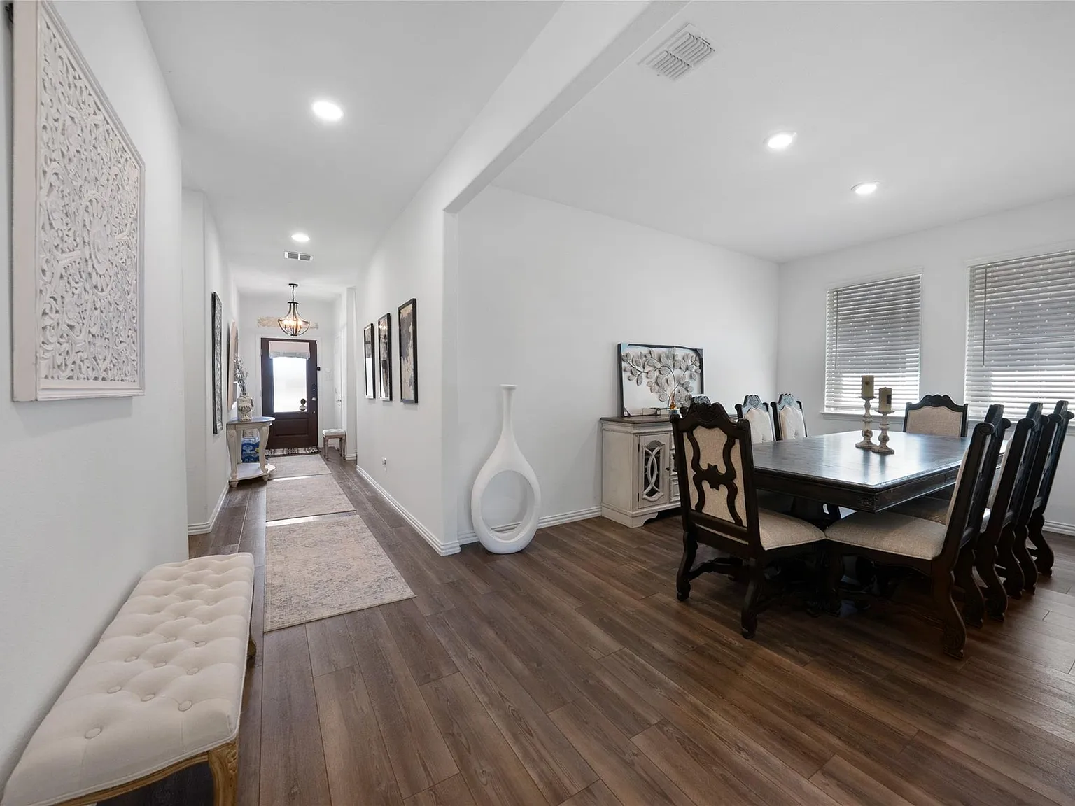 4 bed, 1994 sqft, $1,975 — Photo 2