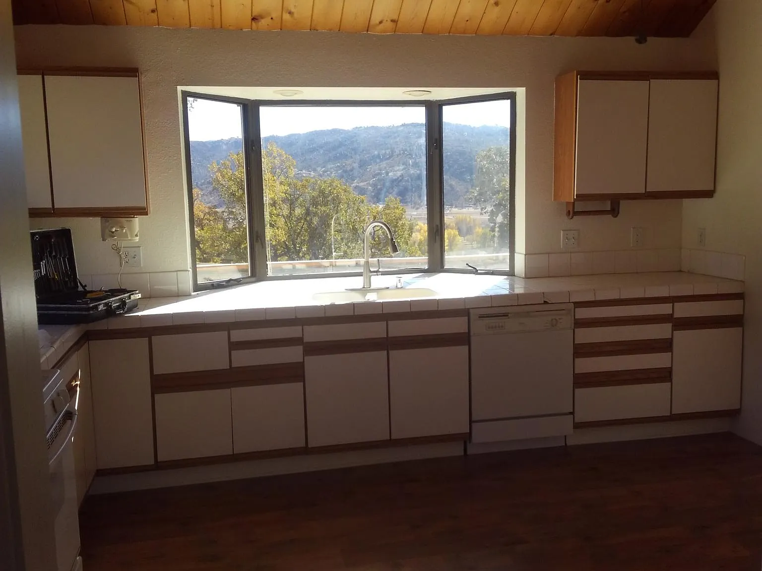 3 bed, 1.5 bath, 1474 sqft, $2,575 — Photo 4