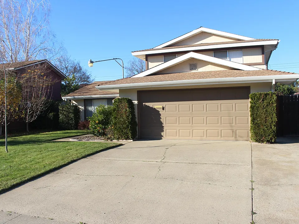2548 Clearlake Way