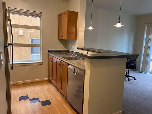 4th image of 111 108th Ave NE #316