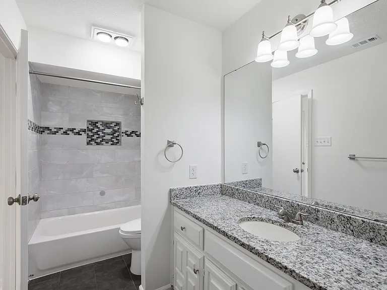 3636 Country Club Dr W — Photo 18