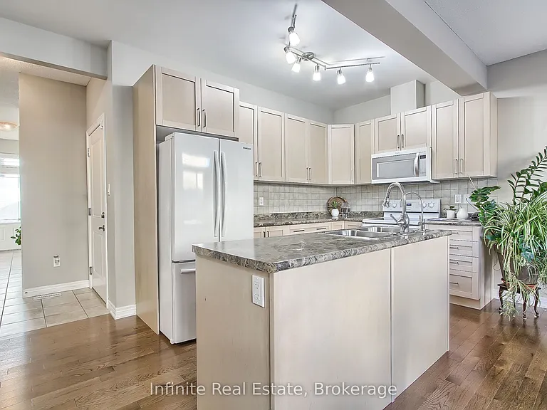 380 Lake St #11 — Photo 9