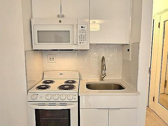 5th image of 320 E 42nd St APT 1204