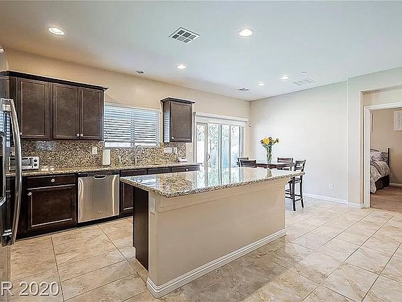 4th image of 374 Shanon Springs St