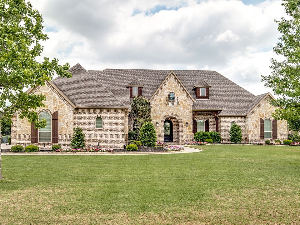 1st image of 3202 Twin Lakes Dr