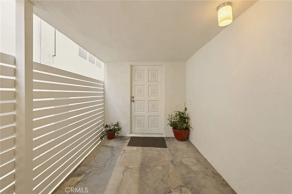3 bed, 2027 sqft, $8,250 — Photo 2