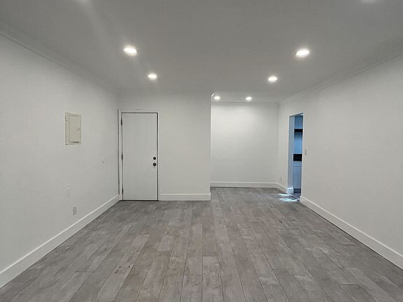 5th image of 1949 NE 172nd St Unit 10