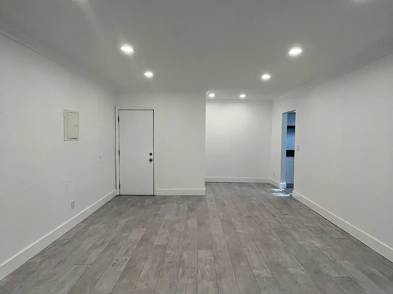 1949 NE 172nd St #10 — Photo 5