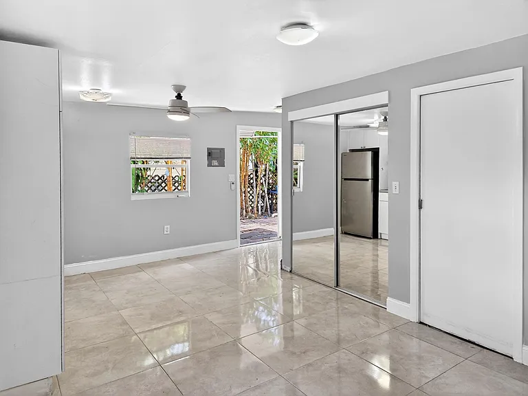 2438 NE 184th St — Photo 7