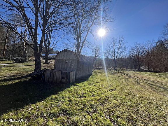 4th image of 800 Middle Creek Rd