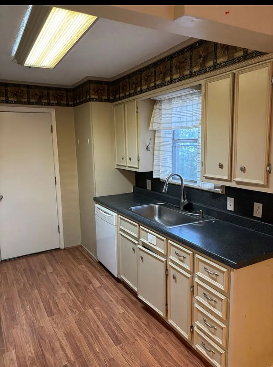 Building Photo - 801 Dickens Dr