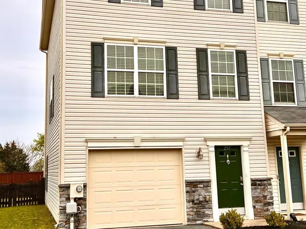 257 Morlatt Ln, Martinsburg, WV 25404