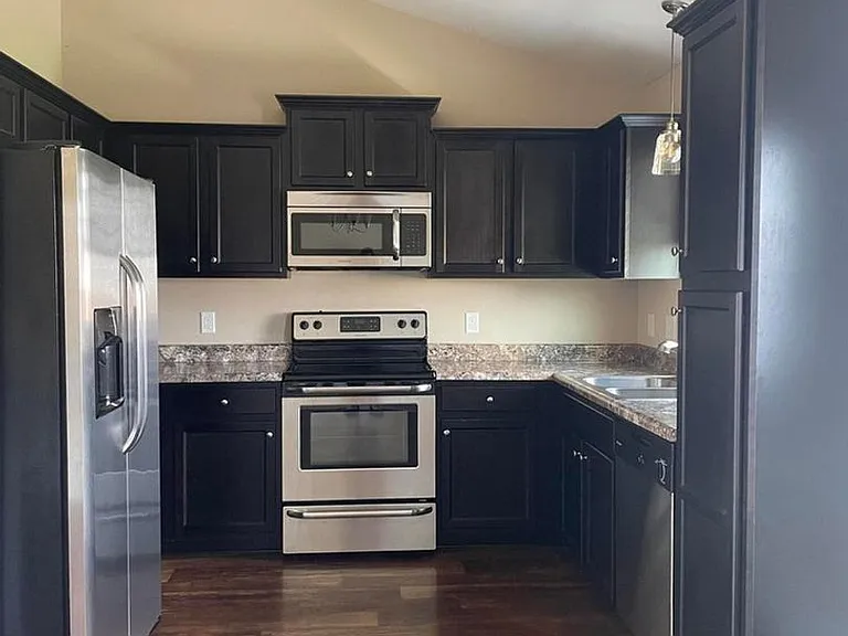 233 Breakwater Dr — Photo 4