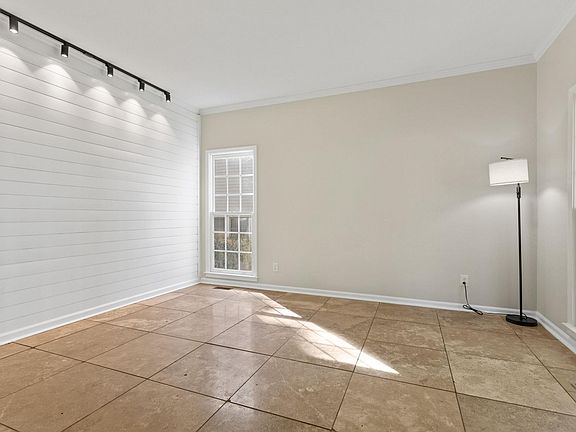5th image of 17 Halehaven Dr