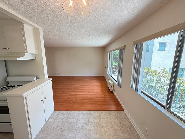 5433 Barton Ave #7 — Photo 2