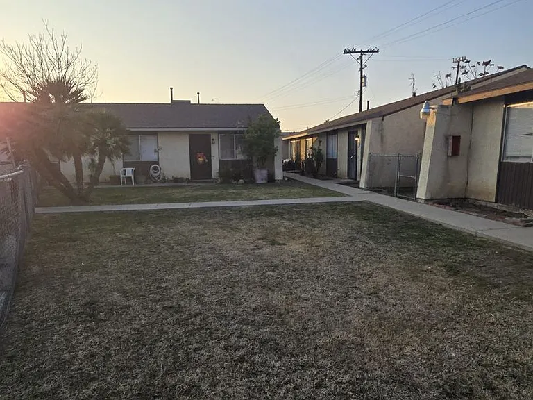 710 N Chester Ave — Photo 12