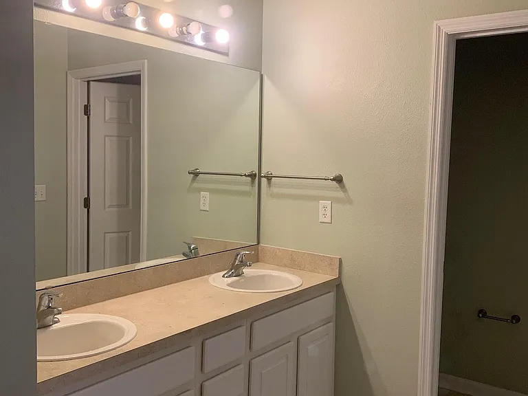489 Sunstone Ct — Photo 16