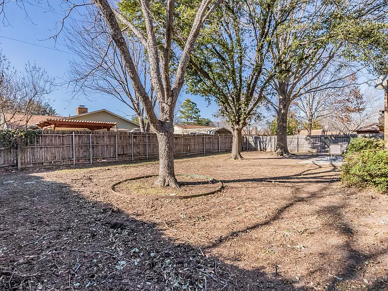 340 Gloria St — Photo 35