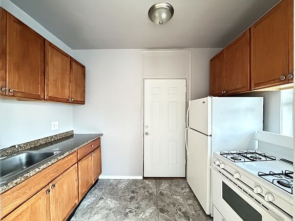 2nd image of 4257 W Addison St #4