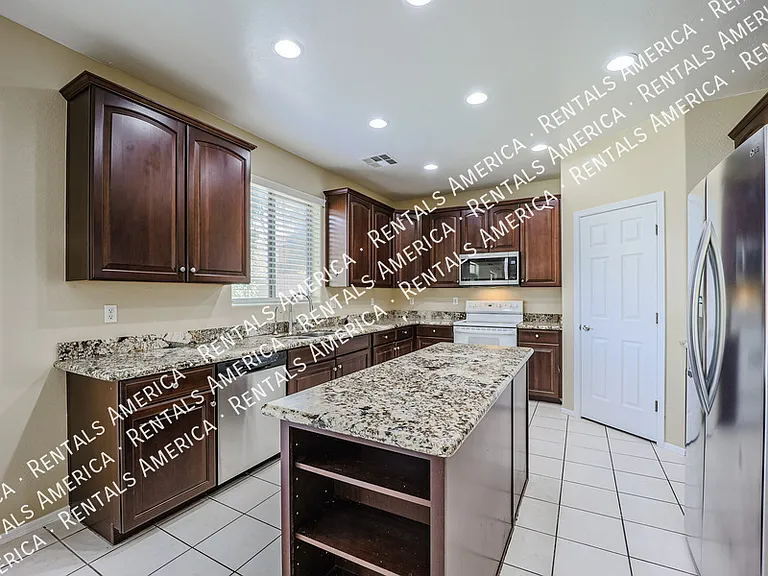 6846 W Saint Charles Ave — Photo 5