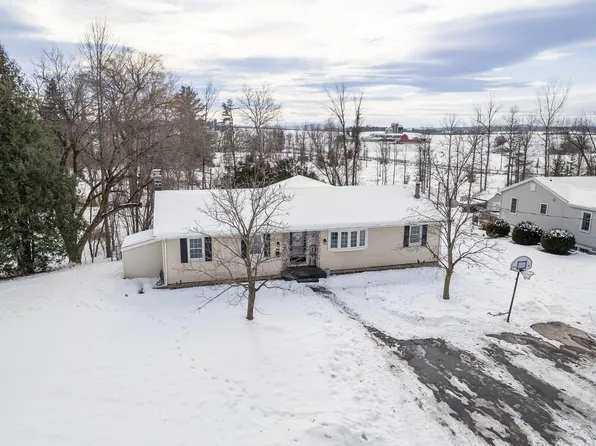 61 Elm St, Peru, NY 12972