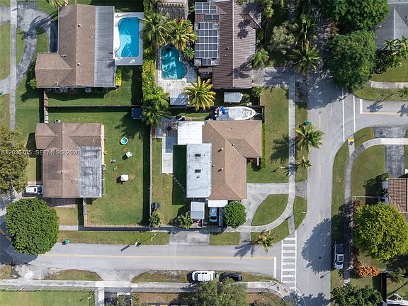 5th image of 10431 SW 93rd St