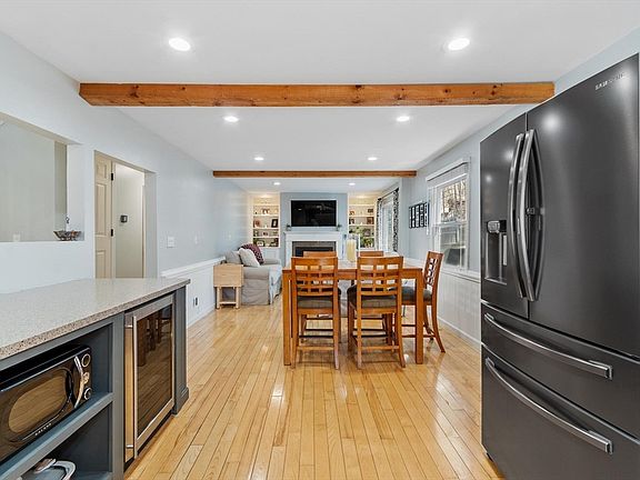 3rd image of 10 Juniper Ln