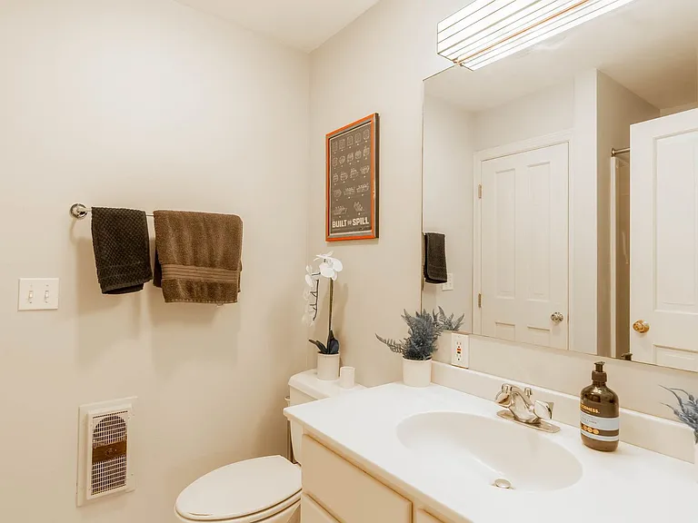 208-210 Vaughan Street — Photo 21