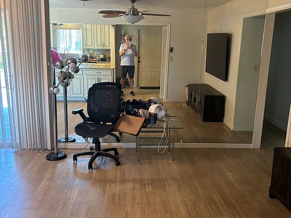 5th image of 818 Woodland Ave