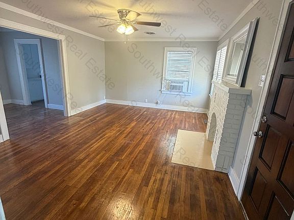 4th image of 200 E 12th St