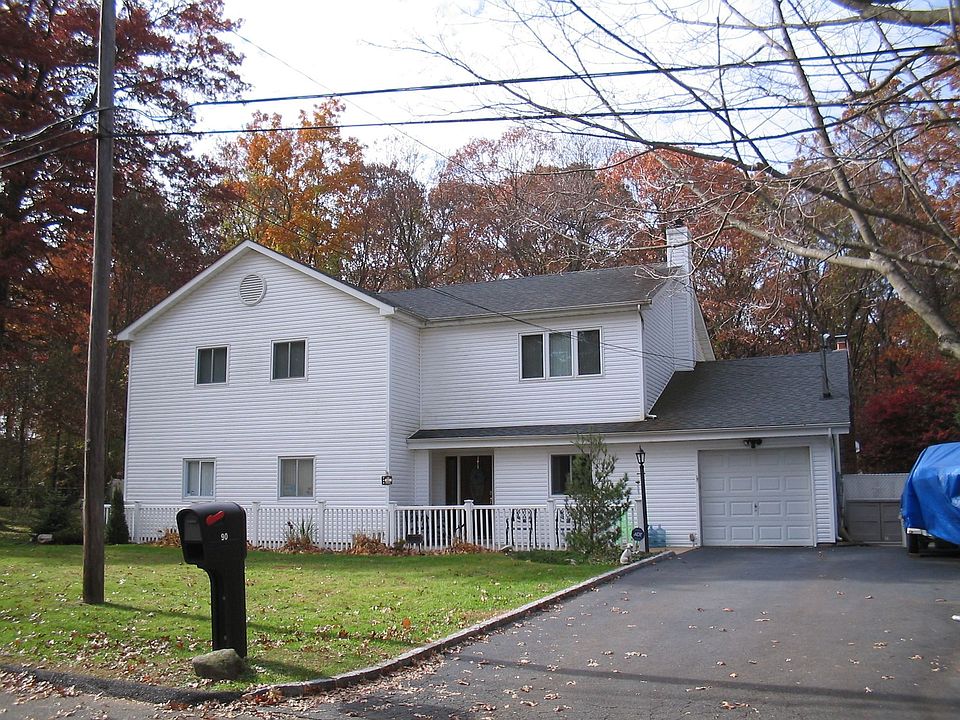 2nd image of 90 Chateau Dr