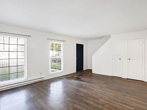 3rd image of 8448 Meadowlark Dr