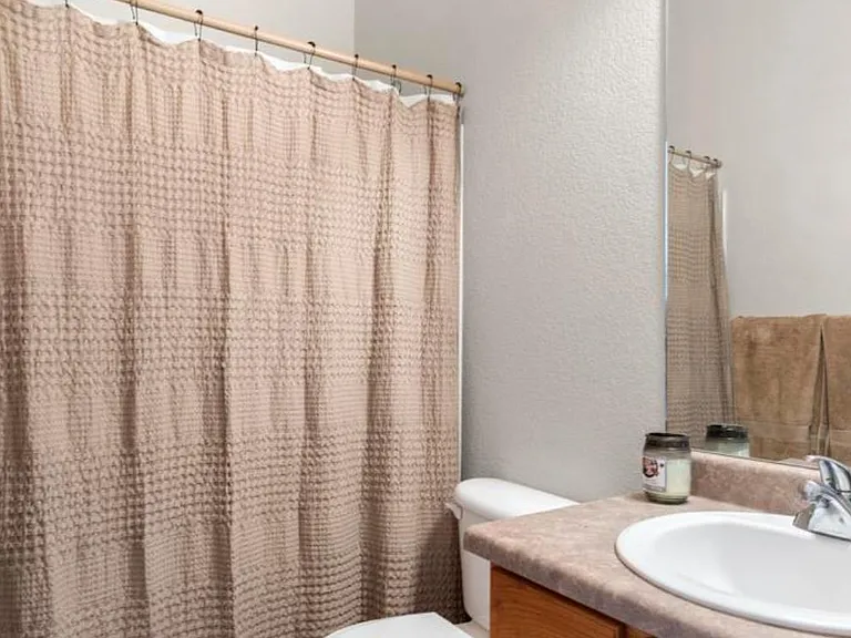 2209 Golden Gate Grv — Photo 6