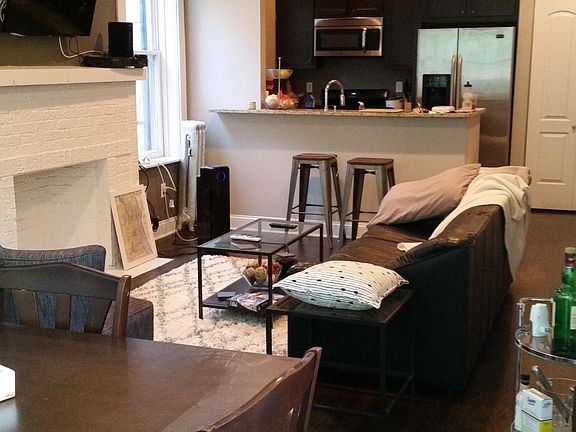 4th image of 2557 W Wilson Ave #2F
