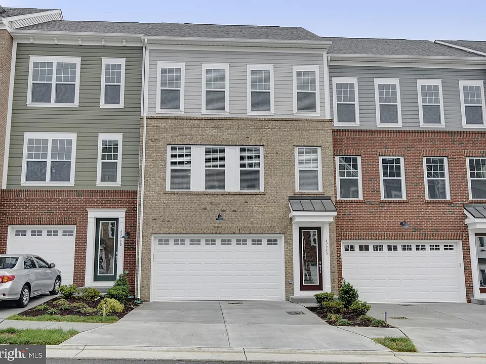 42932 Running Creek Sq