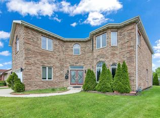 6814 W Oakton St, Niles, IL 60714