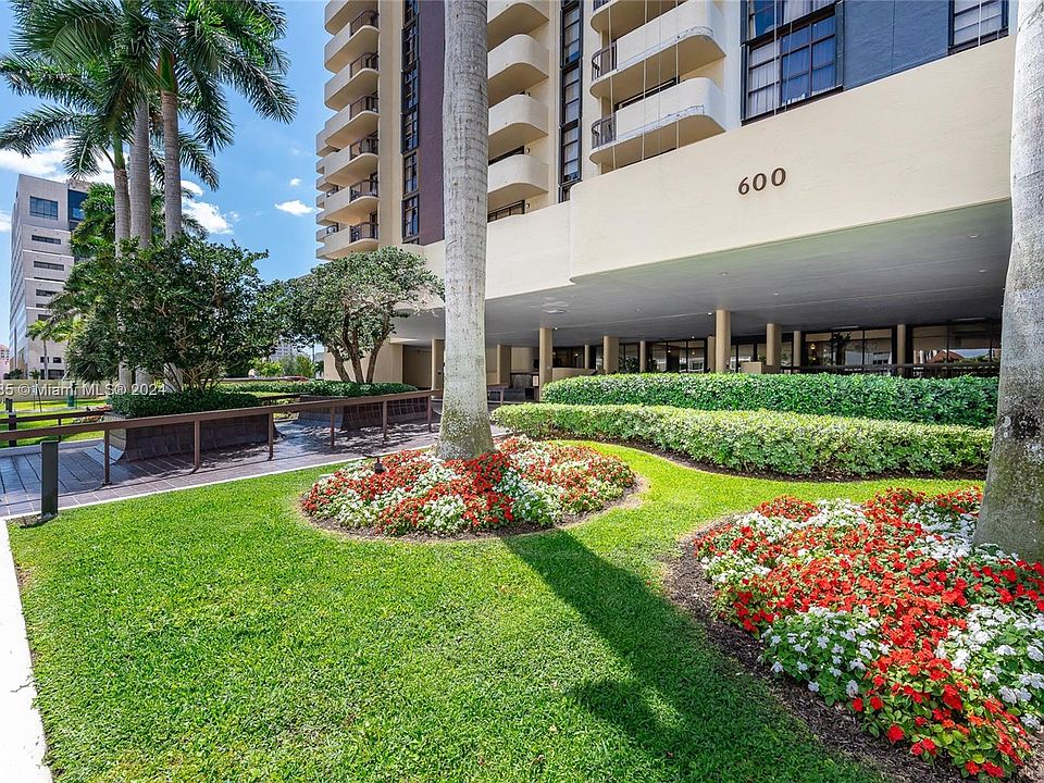 1st image of 600 S Biltmore Way #1118