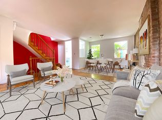 359 W 18th St #2, New York, NY 10011
