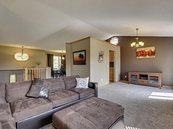 5th image of 10748 Able St NE