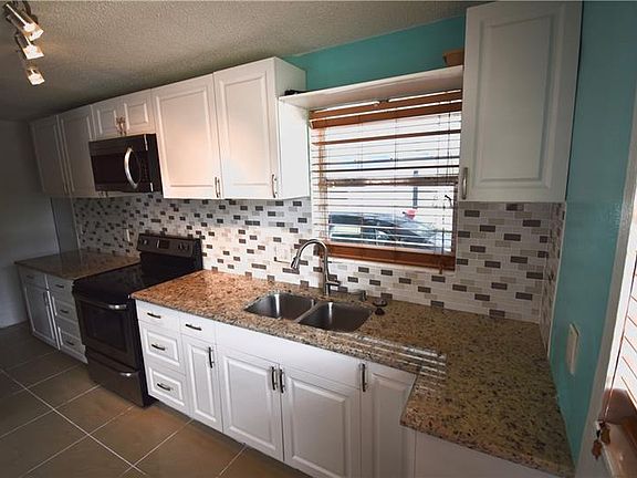 4th image of 3715 Pinewood Ave