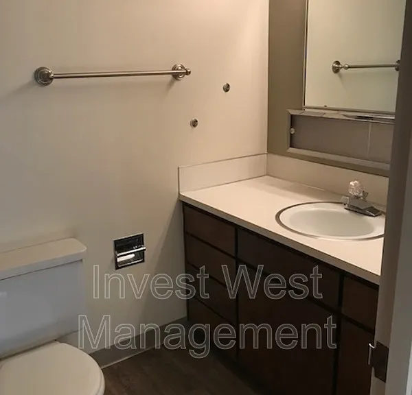 1944 Hudson St #11 — Photo 10