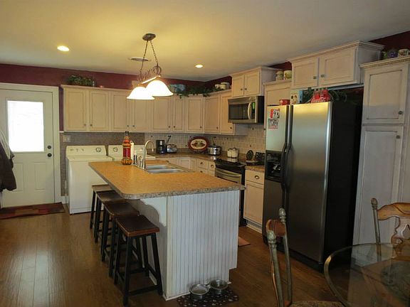 3rd image of 1409 East Ave