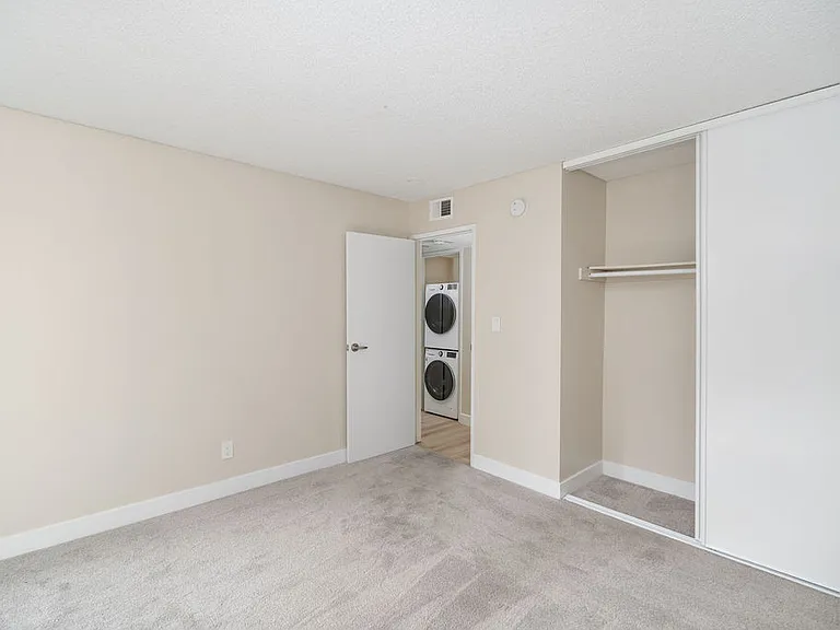 Lynwood Knolls — Photo 40