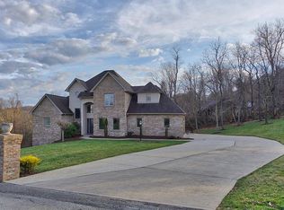 9091 Lucia Ln, North Huntingdon, PA