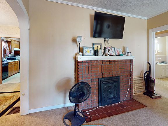 4th image of 1116 N Sampson Ave