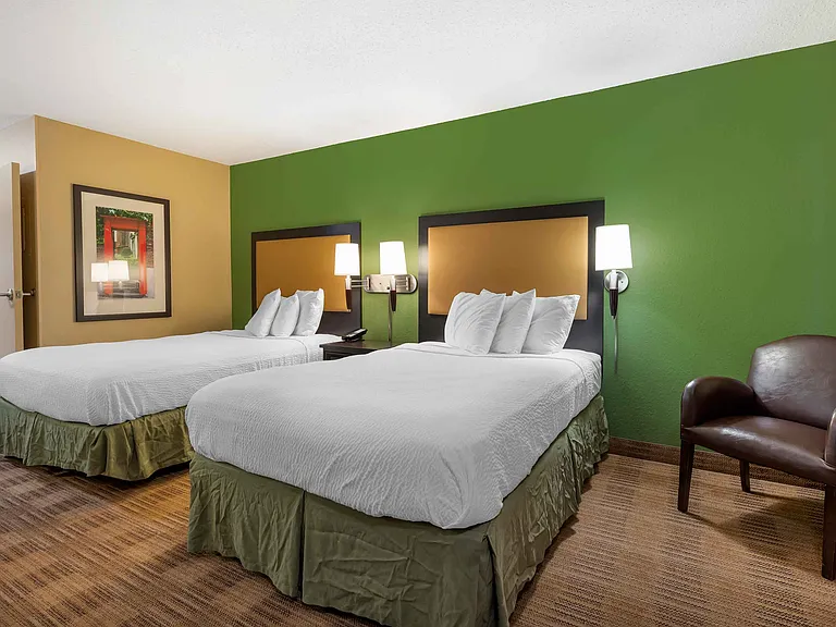 Studio Suite - 2 Full Beds
