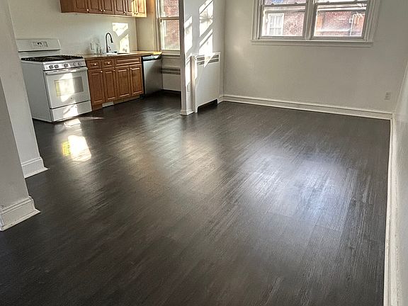 3rd image of 7418 Rugby St
